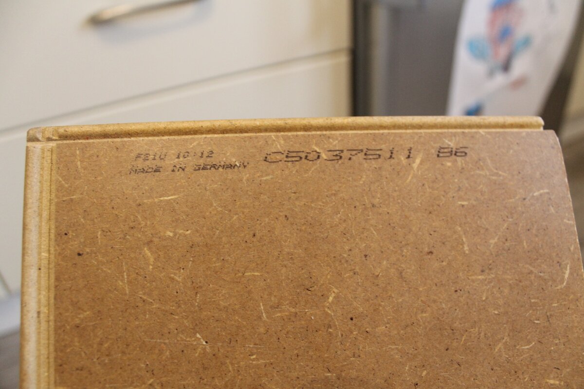 Сделан ов Германии и какой то номер. Листай вправо ►►►