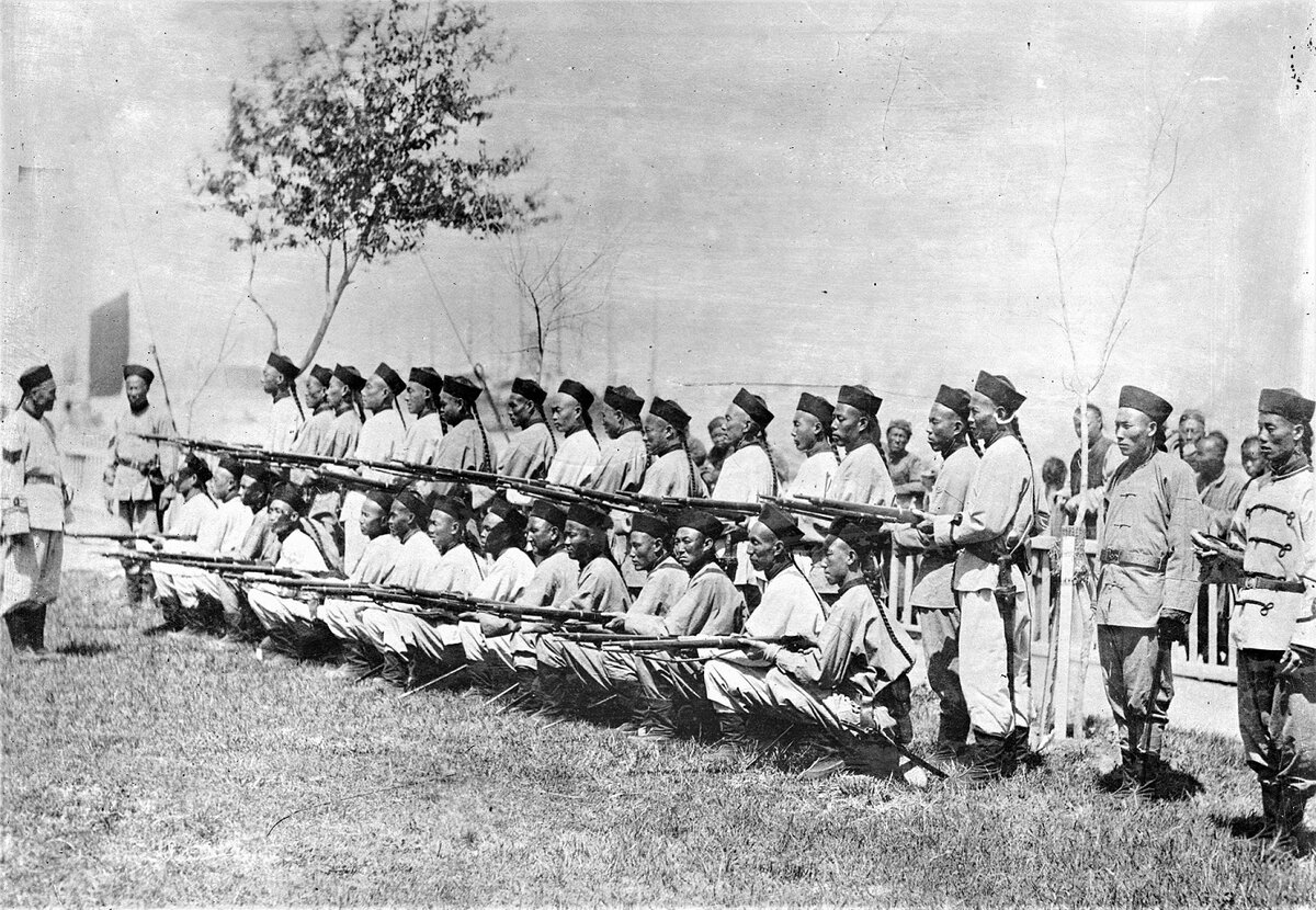 Китайские солдаты (ок. 1900 года).