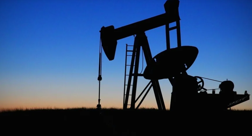 https://cdn.pixabay.com/photo/2015/07/17/00/37/pump-jack-848300_960_720.jpg
