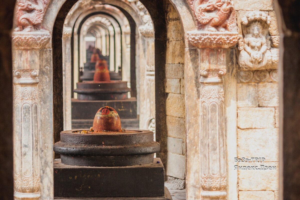 Лингамы в Пашупатинатх