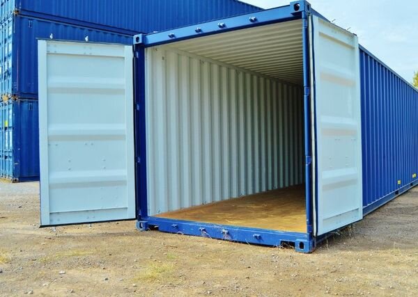 Контейнер под гараж. Контейнер под гараж. 20 футовый морской контейнер. Гараж из контейнера 20 футов. Гараж 20 футового контейнера.