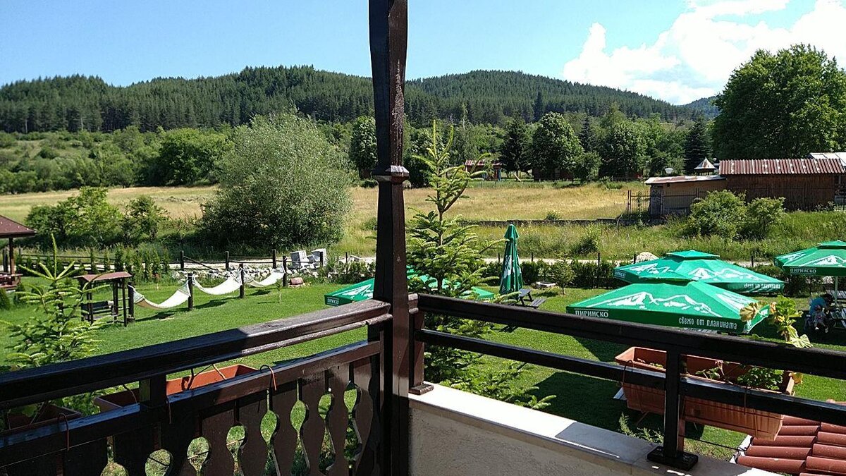 SPA-отель в Добринище, Благоевградская область, Болгария. Народу, сами видите, "просто тьма". 