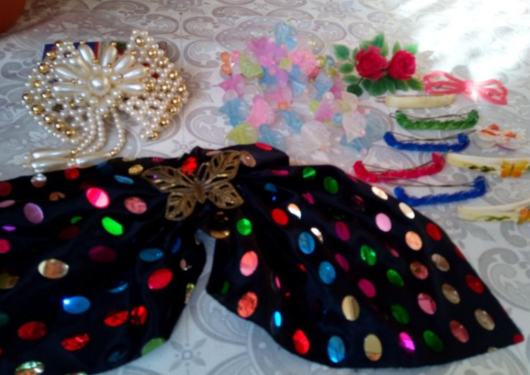 Самая популярная в 90-е заколка-бант. Фото: pinterest.com