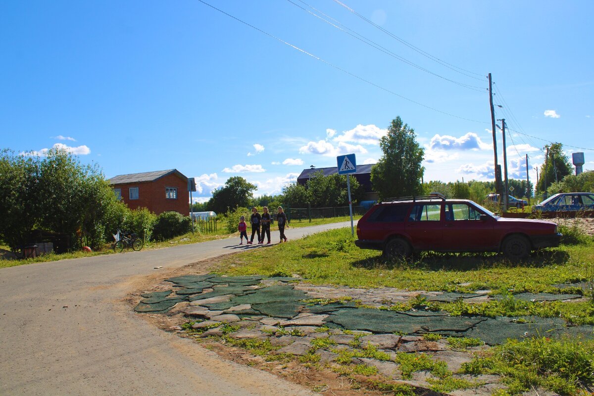 Деревня России - Питикасы, в которой растут счастливые дети с настоящим детством, жизнь проходит на улице и у пруда