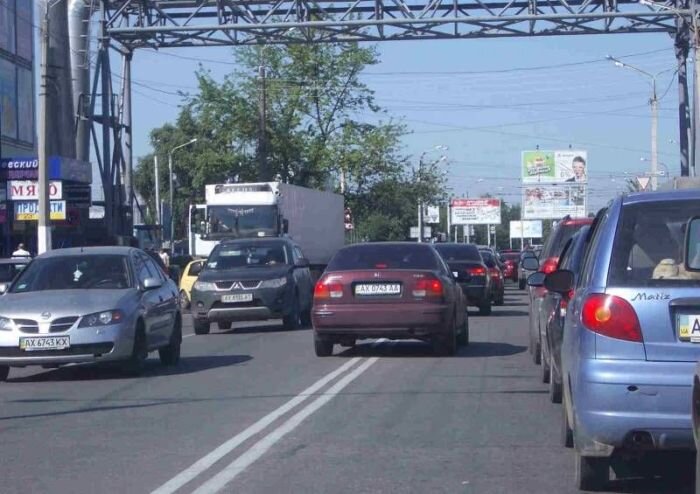 В каких ситуациях можно пересекать сплошную полосу без негативных ...