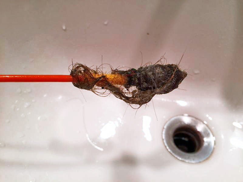 Волосы в водостоке