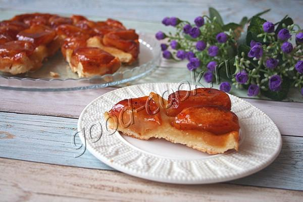 В наше время практически все знают, что такое пирог Тарт Татен    (Tarte Tatin), кто и как   его изобрёл, как он готовится.