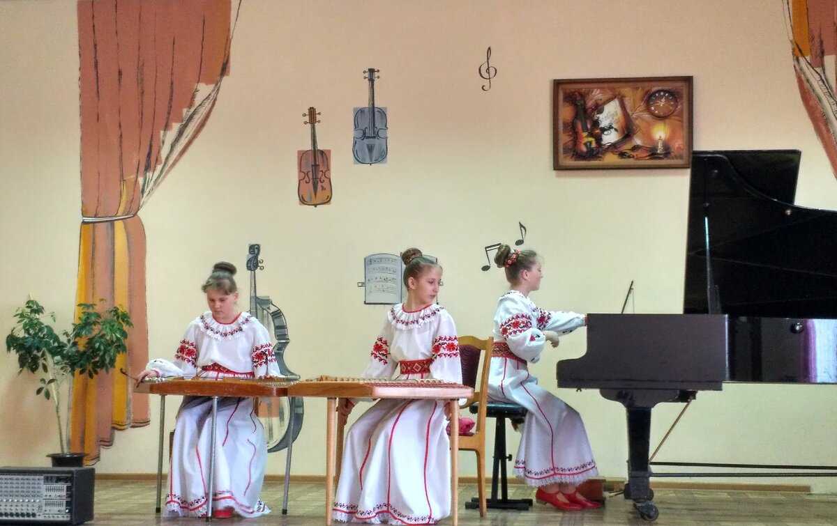 Музыкальная школа приучает к сцене