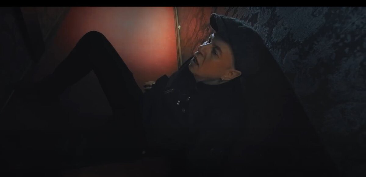 Фрагмент клипа. Источник фото аккаунт Тараканы! на youtube. 