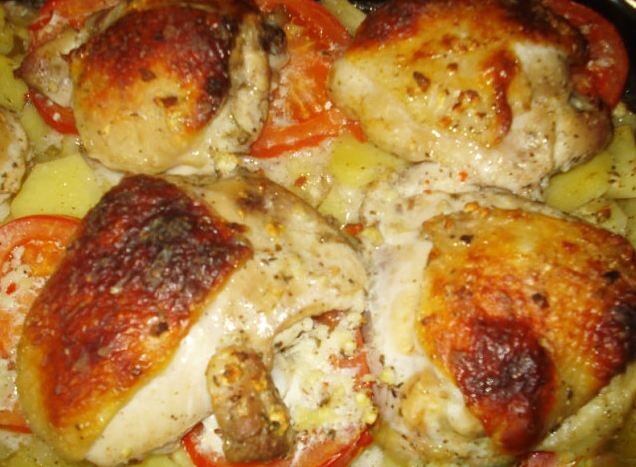 Картошка с курицей, маринованной в кефире, запеченные в духовке — Кулинарные рецепты любящей жены