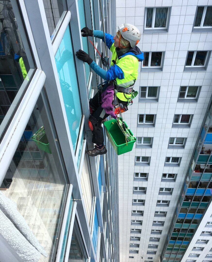 Второй день работы, по лицу видно, что я очень стараюсь))