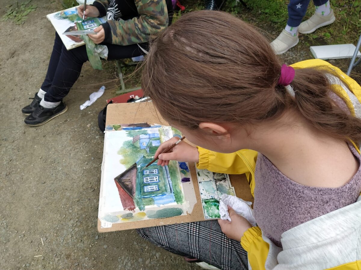 Маша всегда мечтала рисовать, но поступить в художественную школу мама ей так и не разрешила. Фото автора.