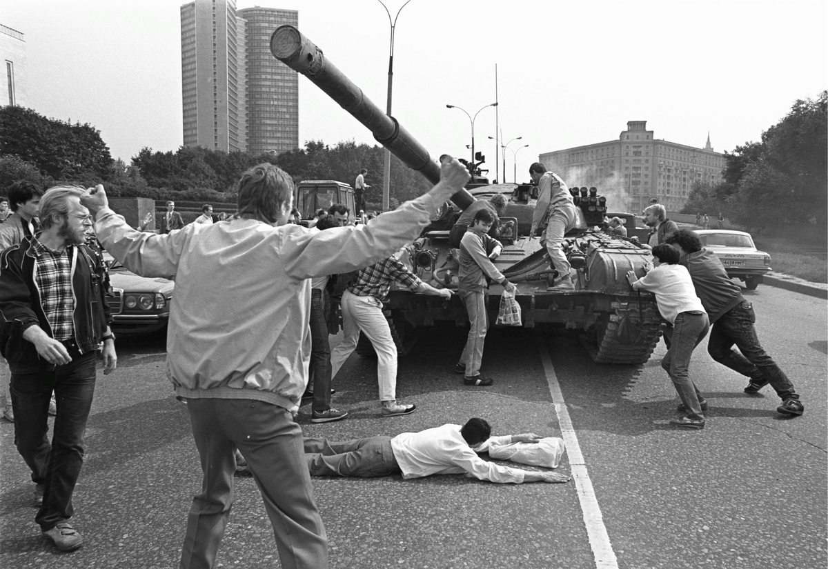 Августовский путч 1991. Августовский путч ГКЧП. Августовский путч 1991 года Ельцин. 1993 Августовский путч танки.