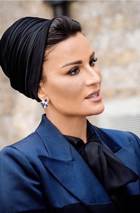 Моза бинт Насер аль-Миснед – вторая из трех жен бывшего эмира Катара Хамада бен Калифа-аль-Тани, а на сегодняшний день – мать эмира Катара Т́амим бин Хамад бин Халифа Аль Т́ани 
