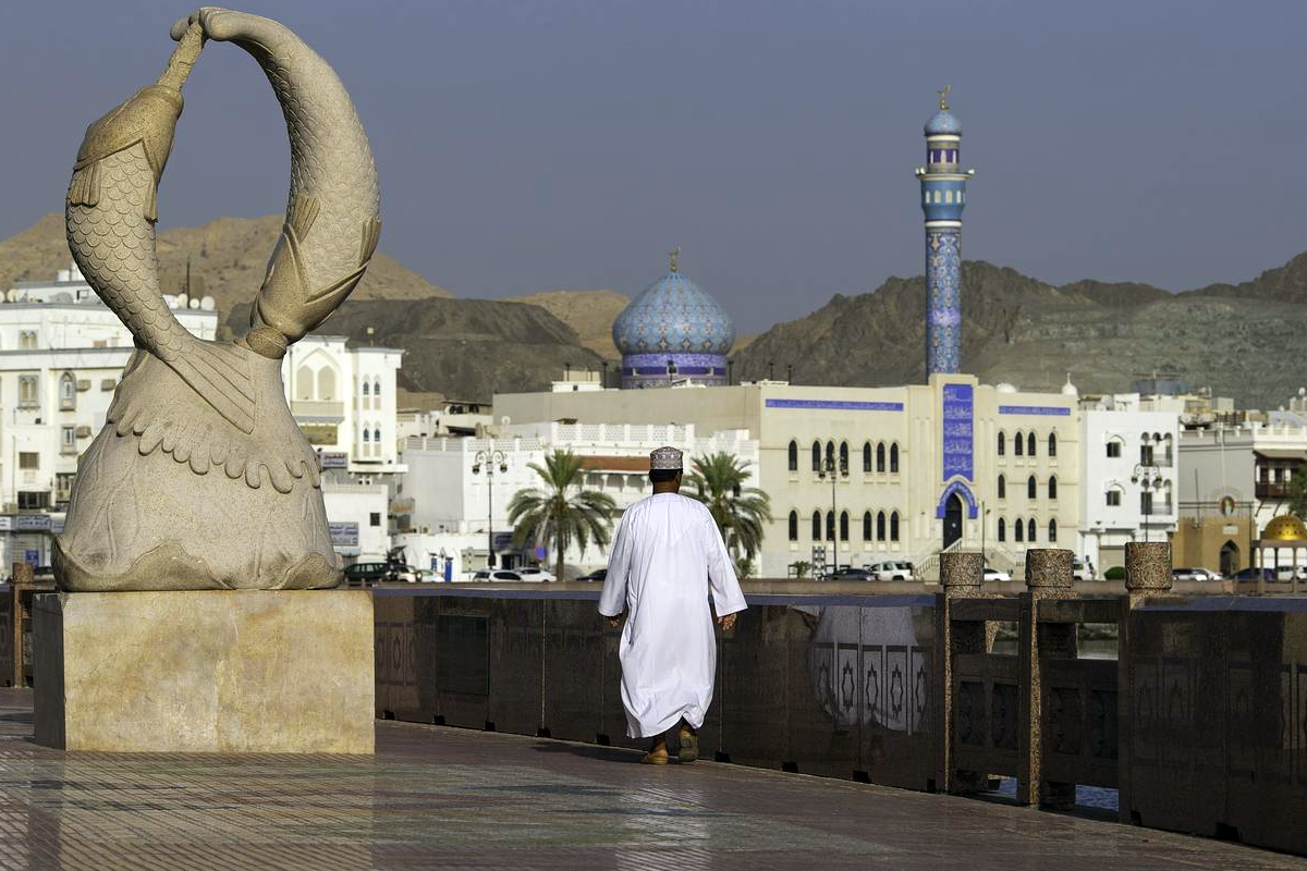 Страна где жил. Игра Оман. Памятник рыбы в Омане. Япония Маскат. Oman из игры.