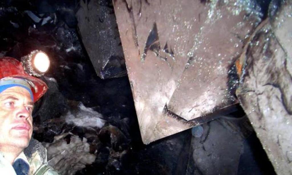 занор - погреб - воздушная полость под землёй, на стенках которой выросли кристаллы горного хрусталя