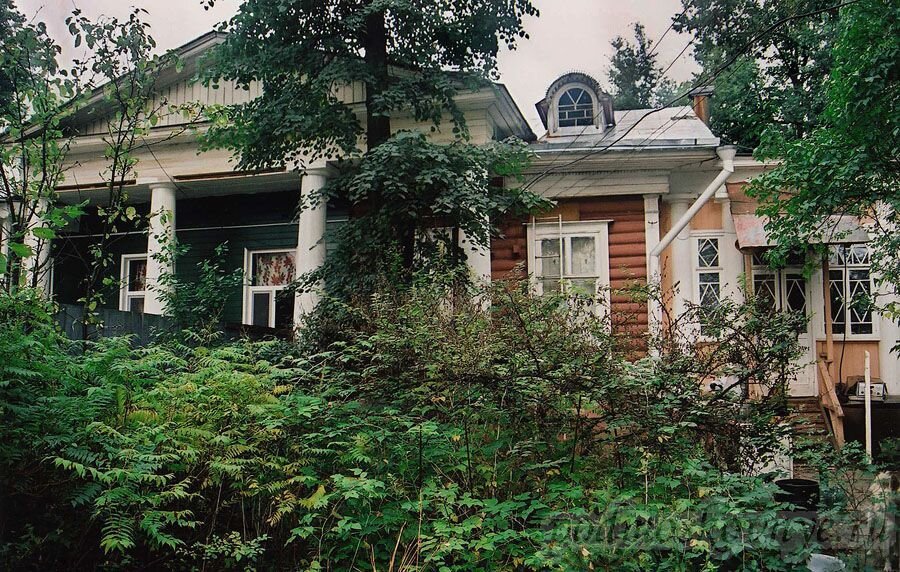 Усадьба Тамбурер стояла по соседству. Фото Дома найти не удалось...