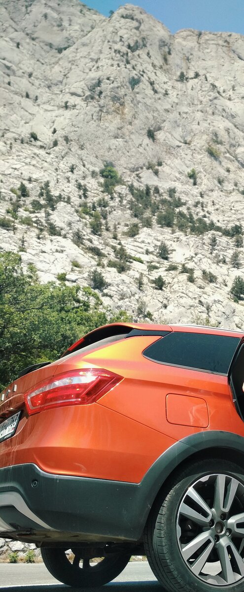 Мои Pirelli CINTURATO P7 на дорогах Крыма. Фото автора.