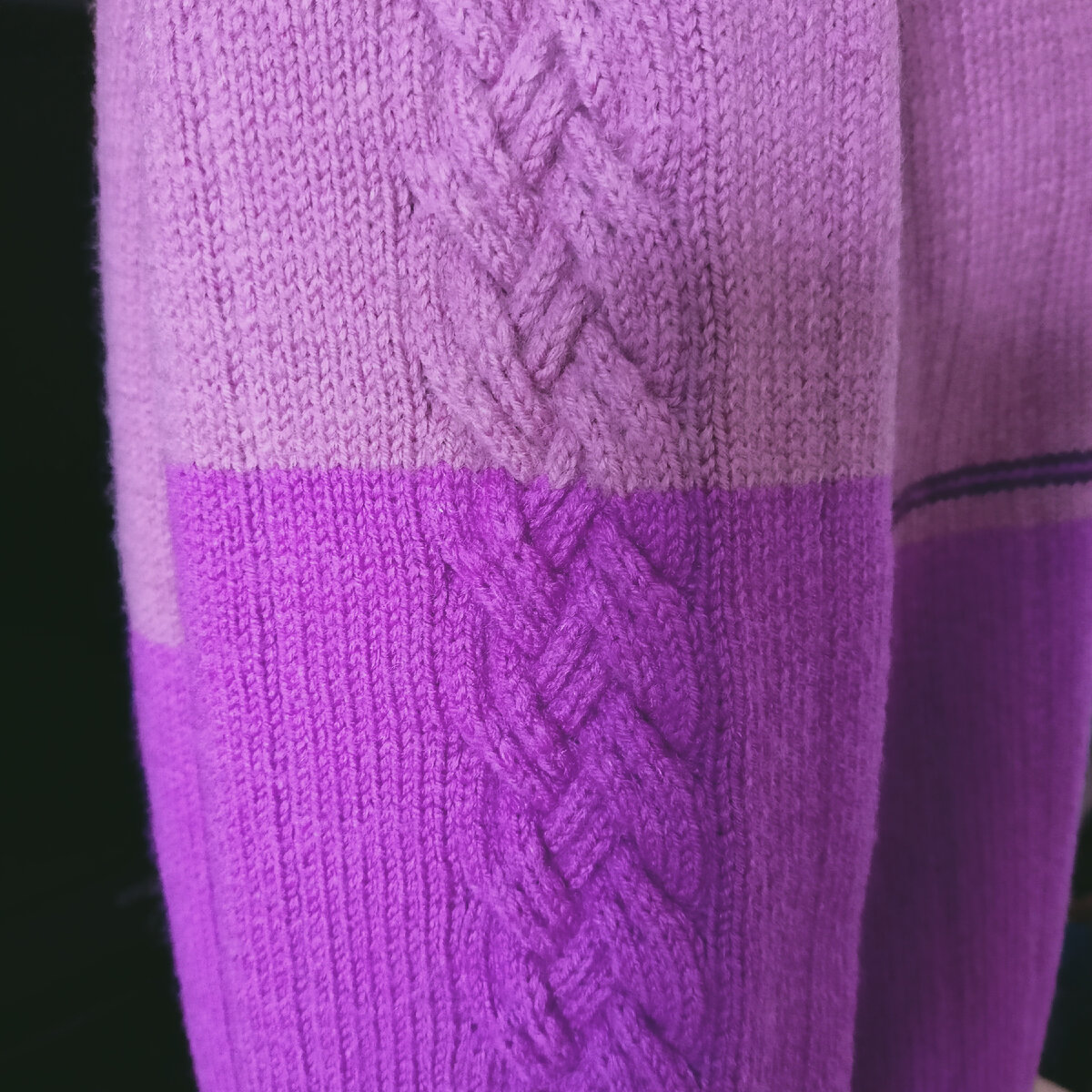 Узор "Коса" на рукаве. Листайте галерею.