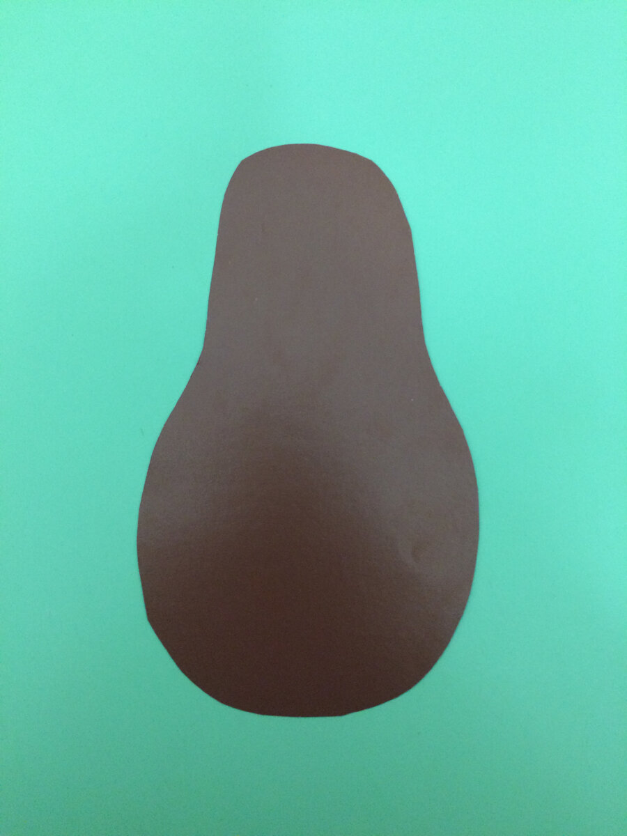 Рисуем и вырезаем туловище.