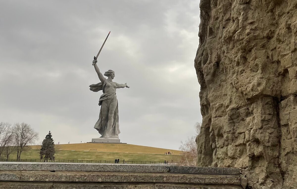 Позолоченный осенний Волгоград запечатлел фотограф