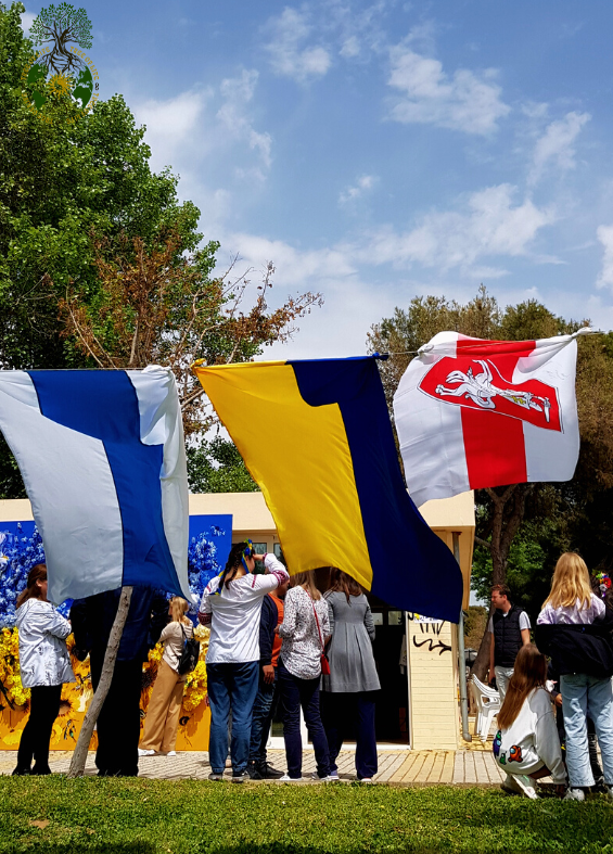 Флаги независимых, свободных и сильных стран: Россия, Украина и Беларусь! 