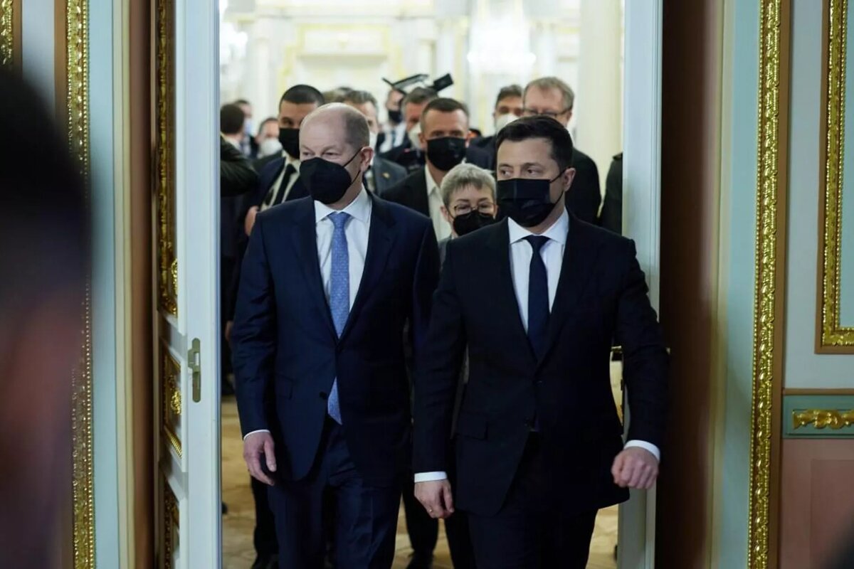 Федеральный канцлер Германии Олаф Шольц и президент Украины Владимир Зеленский во время встречи в Киеве. CC BY-SA 4.0 / Офис Президента Украины /
