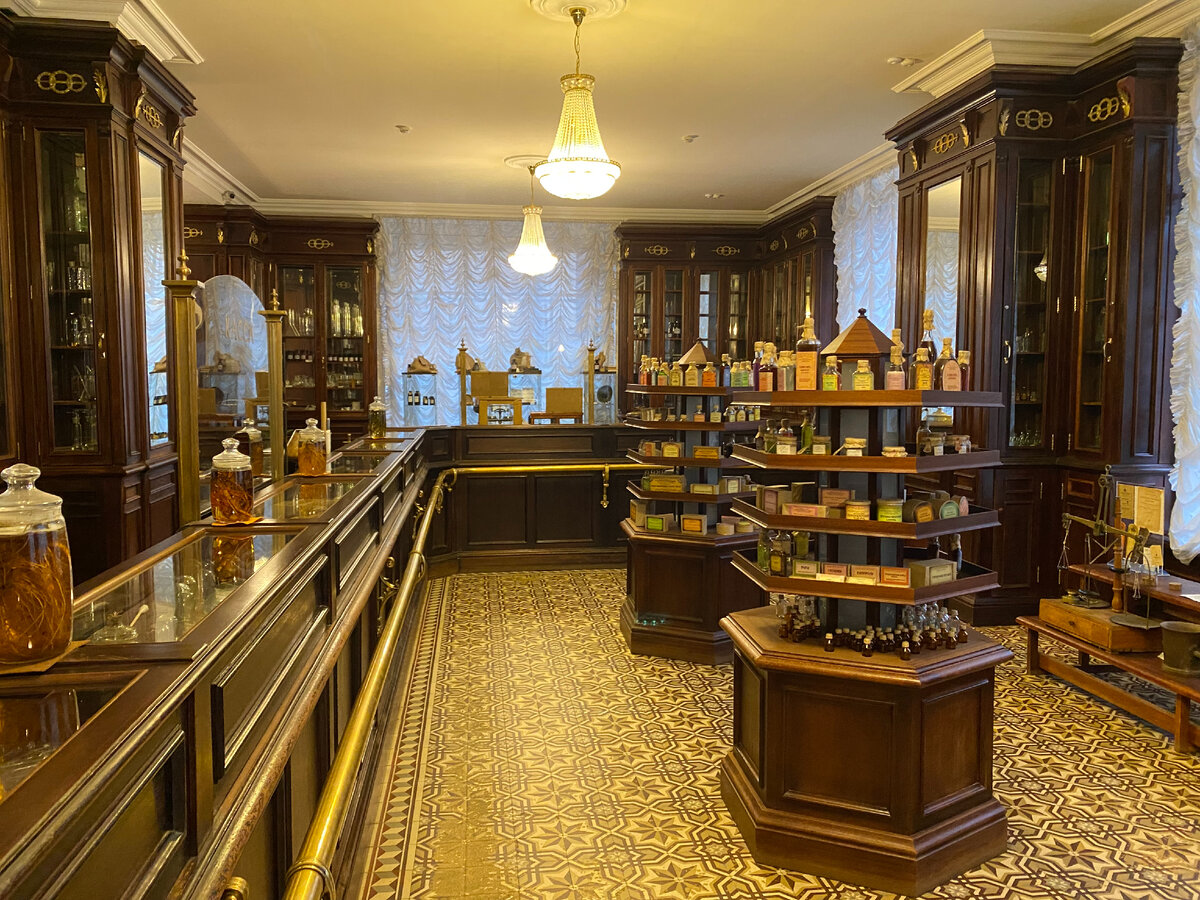 Клиентами такой аптеки были только обеспеченные горожане