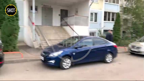 В квартире владельца взорвавшегося грузовика на Крымском мосту идут обыски. Видео © t.me / SHOT