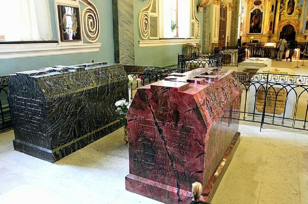Могила петра первого в петропавловском соборе фото