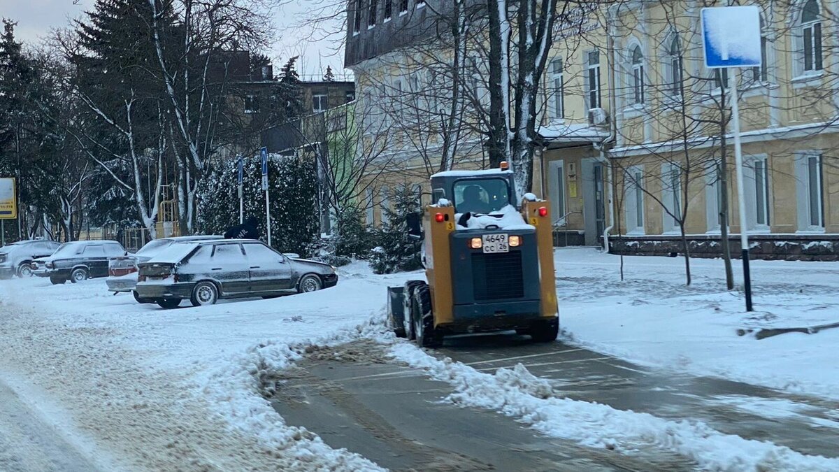     В Ставропольском крае появилась горячая по линия по вопросам уборки снега на придомовой территории, сообщает региональная Госжилинспекция.
