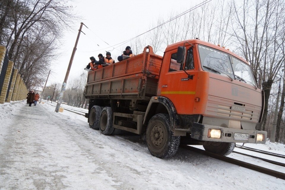     В мэрии Новосибирска рассказали, какие улицы в городе этой зимой будут засыпать реагентом «Бионорд». Алексей БУЛАТОВ