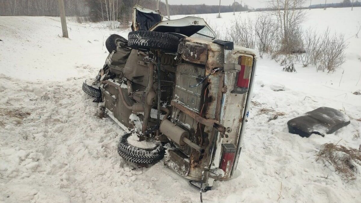     Шесть человек получили в травмы в дорожно-транспортном происшествии на тюменской трасе. На 148-м километре автодороги Шадринск — Ялуторовск столкнулись Lada и ВАЗ 2106.