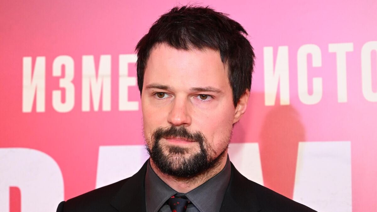    Режиссер, актер и продюсер Данила Козловский на премьере своего сериала "Карамора" в кинотеатре "КАРО 11 Октябрь"© РИА Новости / Рамиль Ситдиков