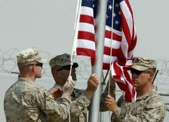 Вместе со своим флагом американцы всегда несут еще и демократию