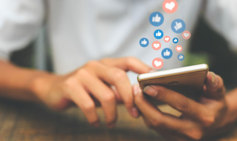    В России могут ввести запрет на анонимную регистрацию подростков в соцсетях