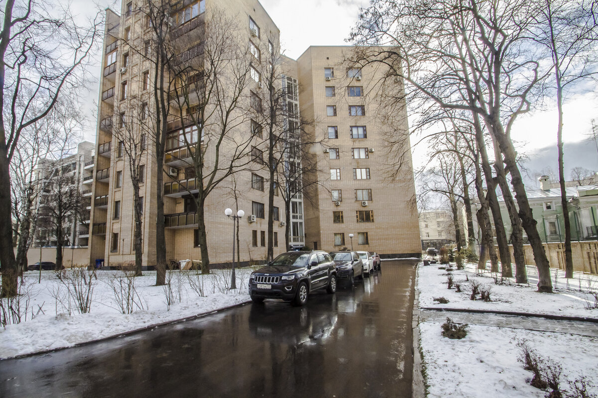 Гранатный переулок москва. Дом Брежнева в Гранатном переулке. Гранатный 10с1. Гранатный переулок 10 стр 1. Дом ЦК Гранатный переулок 10.