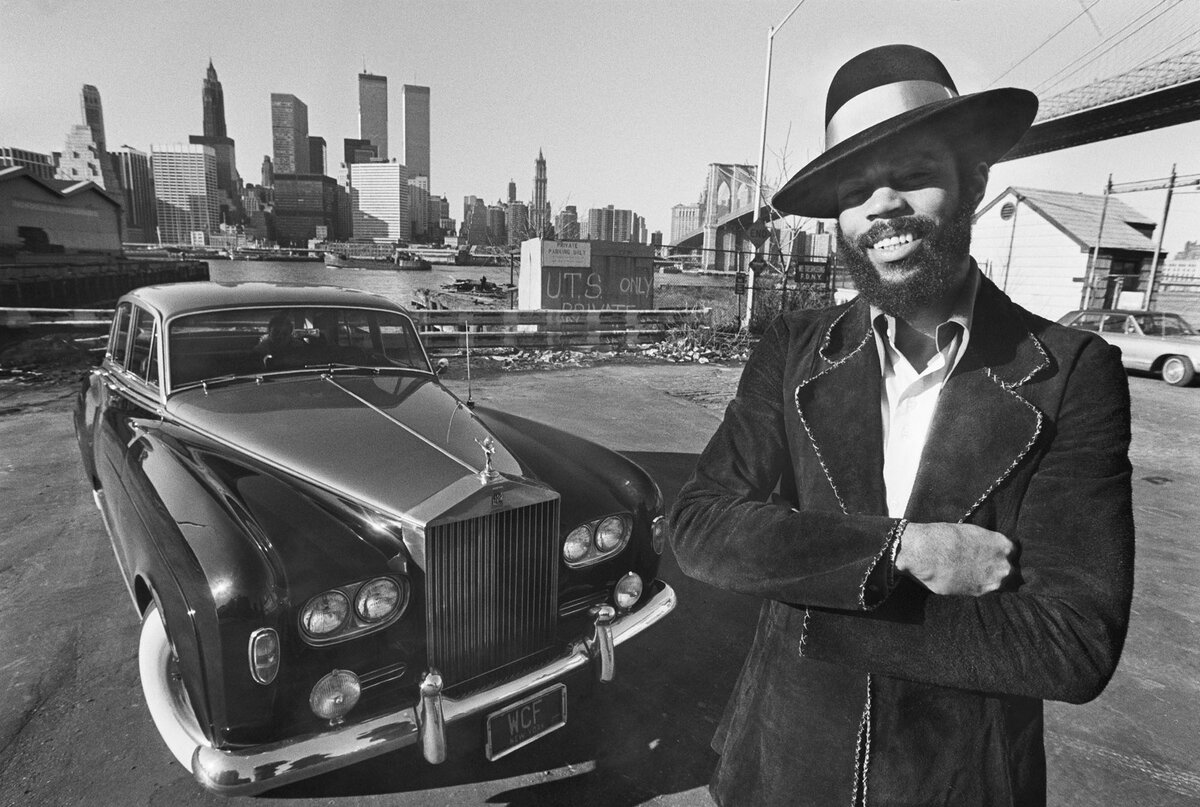    Защитник «Нью-Йорк Никс» Уолт Фрейзер и его элегантный «Роллс-Ройс», Чикаго, 23 января 1973 годаBettman/Getty Images