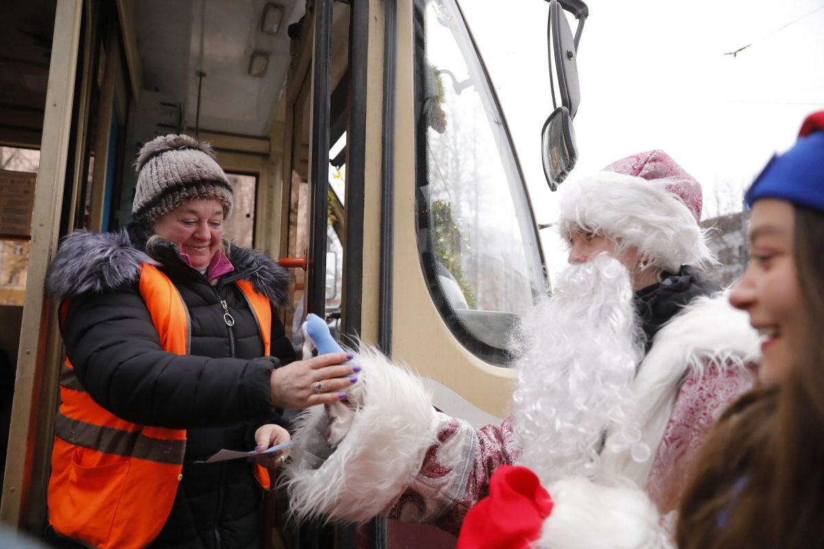    Нижегородские дети поздравили городовых и водителей трамваев с Новым годом: смотрим фото Елена Орленко