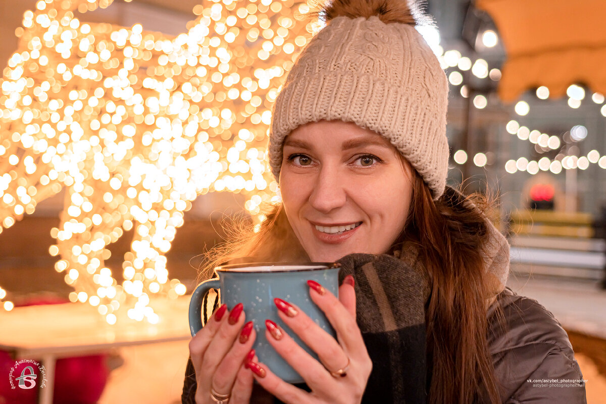 Новогодняя Love Story + семейная фотосессия Александры и её семьи в Санкт-Петербурге. Гостиный двор и Манежная площадь, г. Санкт-Петербург. 
Дата съёмки: 29.12.2022 года.
Модель: Александра Гусельникова
Фотограф: Анастасия Белякова