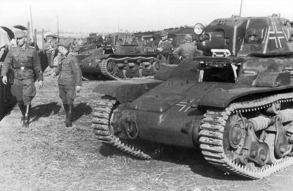 Pz.Kpfw.35 R (f) в составе 12-й танковой роты специального назначения.
