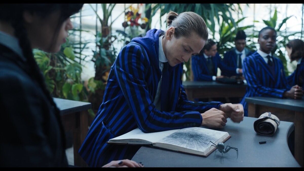 Кадр из сериала. Оживление паука с рисунка. Скриншот автора