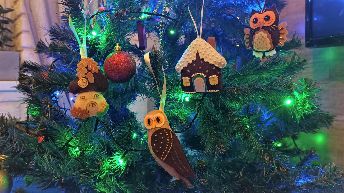 Игрушки из фетра своими руками на ёлке.