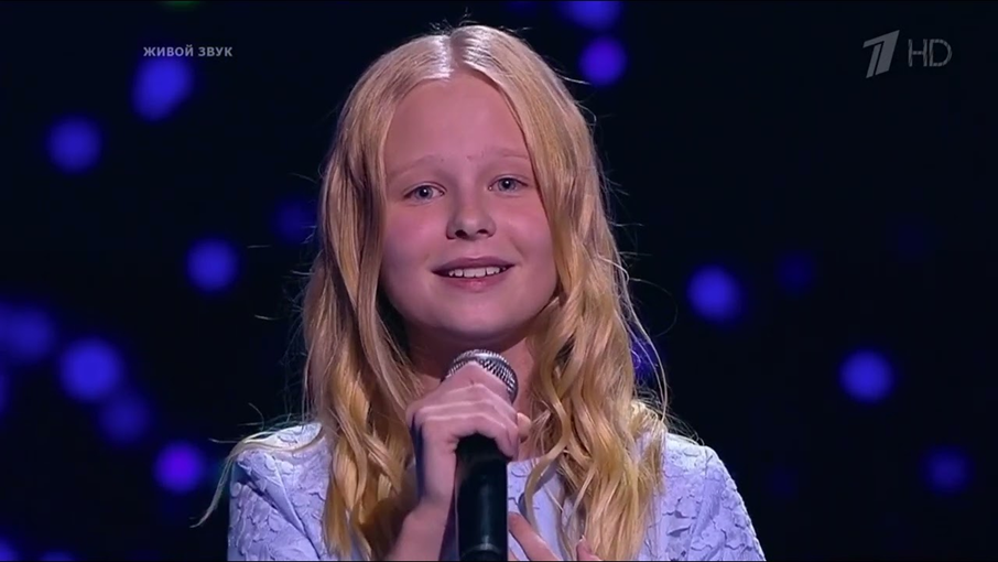 Удивили своим талантом. Аня кузнецова ты супер. Круэлла фильм 2021 арти. Чарли чаплин гитлер и глобус. Ariana grande the voice.