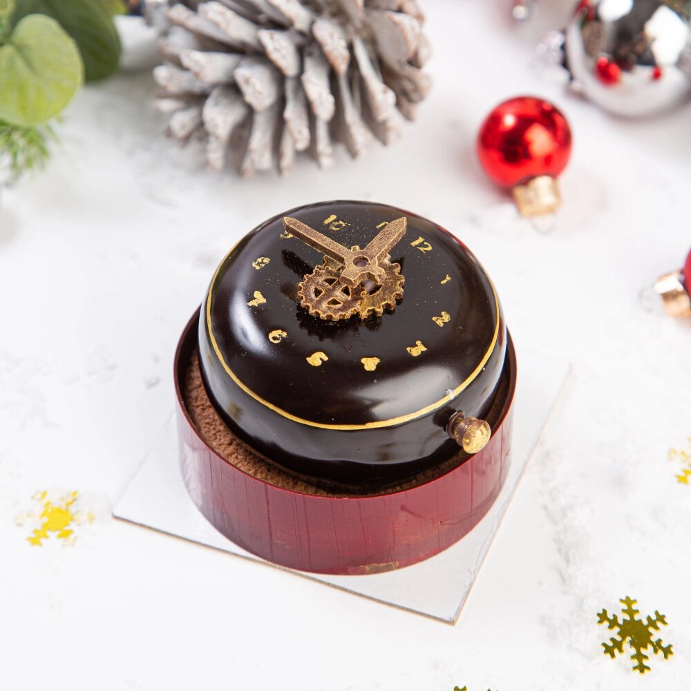 Фото с сайта: https://jvcake.ru/shop/deserty/pirozhnye/mussovoe-pirozhnoe-chasy/
