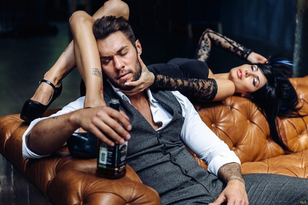 Парень и девушка в кровати. Любовь и забота фото. Чувства и эмоции любви. Влюбленные в душе. Ненасытных любят.