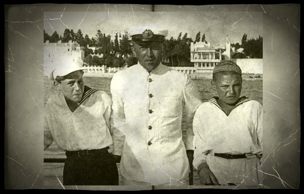 Артём Сергеев (справа) и Василий Сталин (слева). 