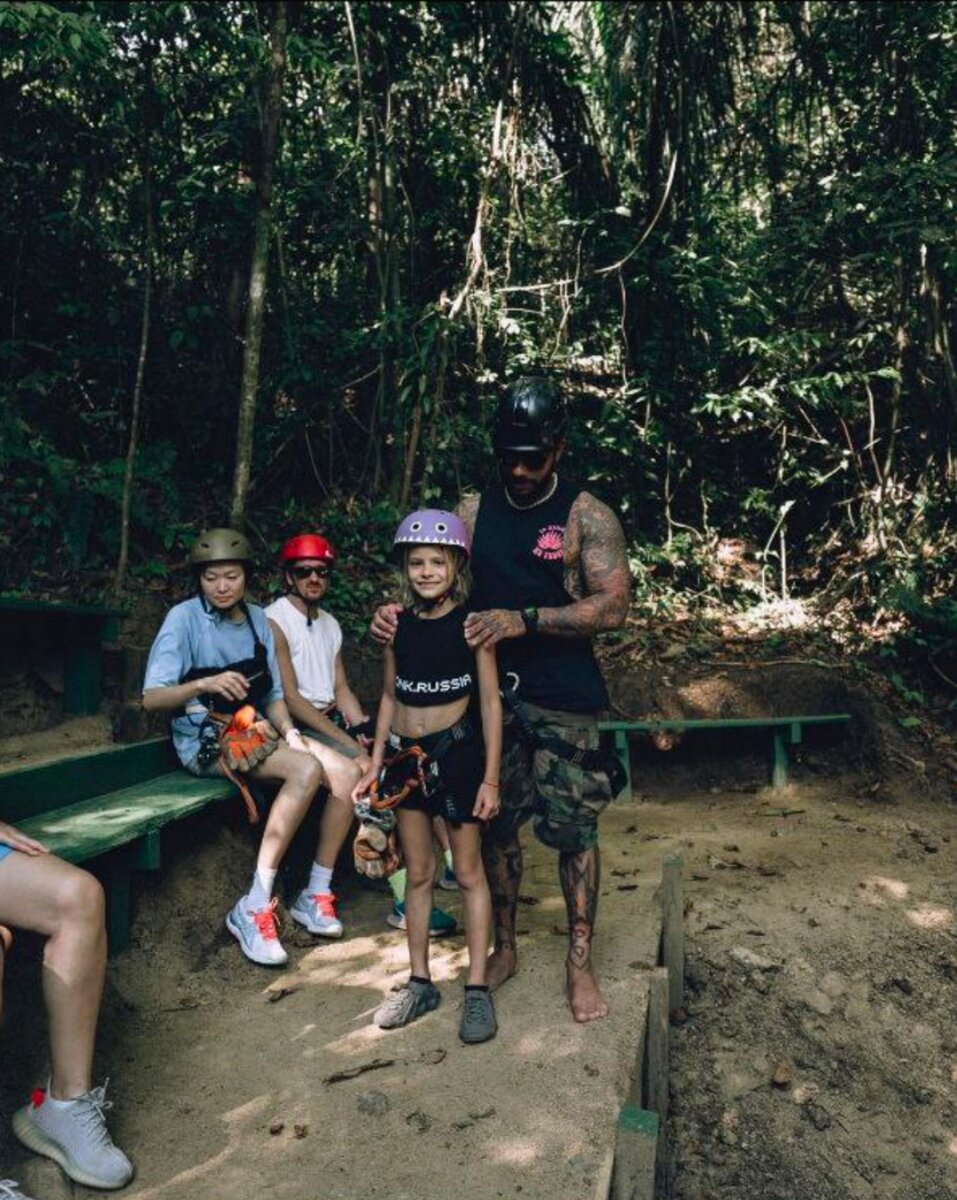    Тимати и его дочь Алиса перед стартом Фото: Инстаграм (запрещен в РФ) Симоны Юнусовой