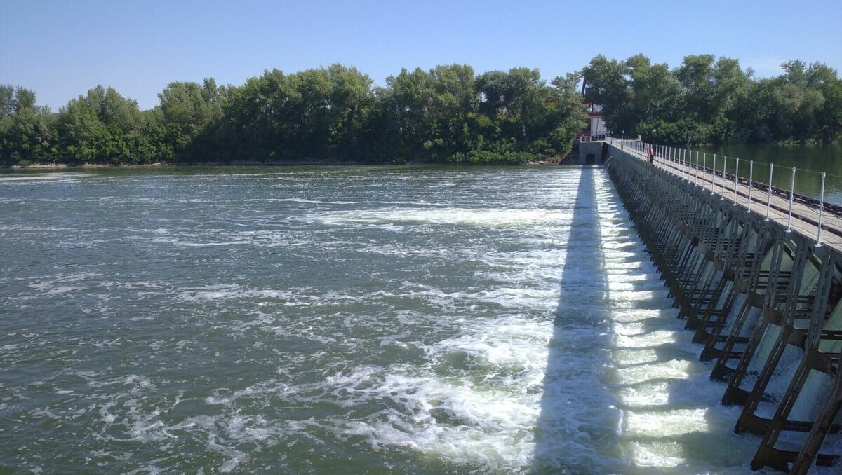     В Ростовской области уже 15 лет ждут средств на строительство обходного рыбоводного канала Кочетовского гидроузла, обещанных федеральными властями, об этом рассказала глава управления развития рыбохозяйственного комплекса регионального минсельхоза Татьяна Жуменко.