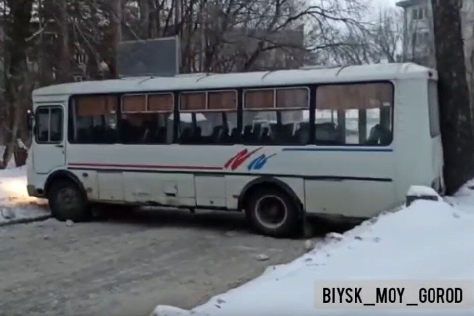     Место ДТП. Скриншот видео ТГ-канала "Бийск - мой город"